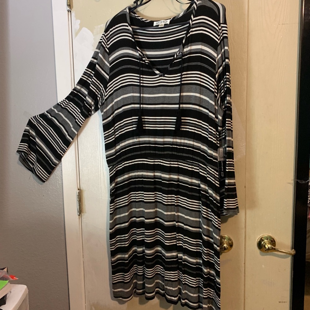 Black and white SOHo long sleeve dress NWT